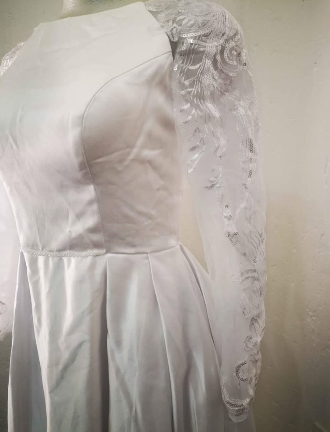 Brand New A-line Wedding Gown (Never worn)