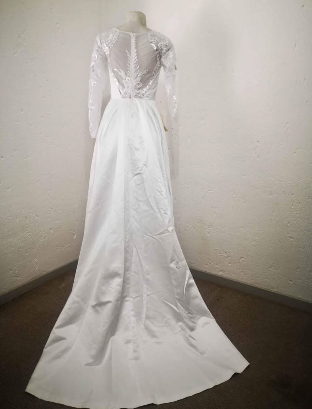 Brand New A-line Wedding Gown (Never worn)