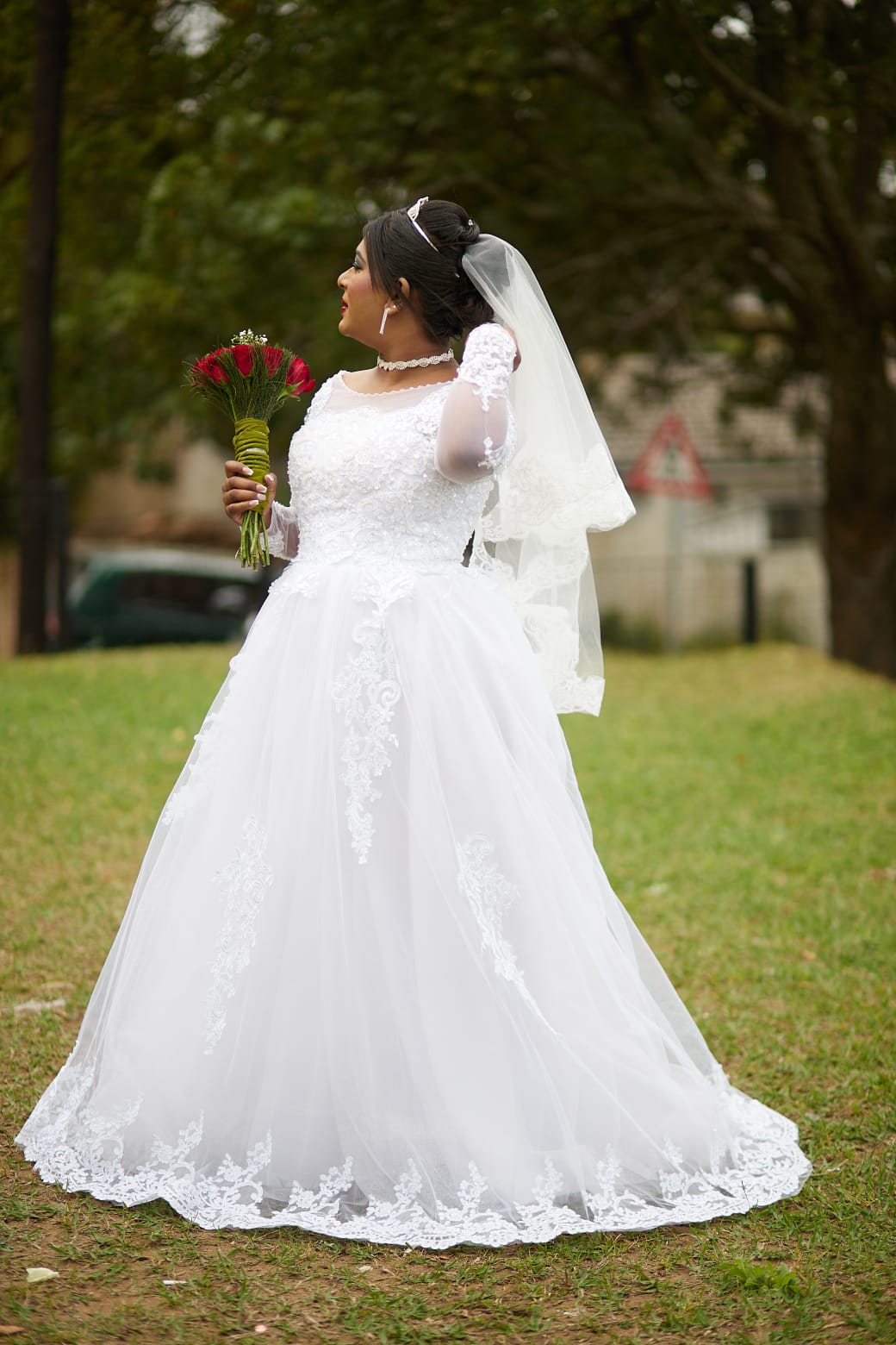 BALLGOWN WHITE WEDDING DRESS