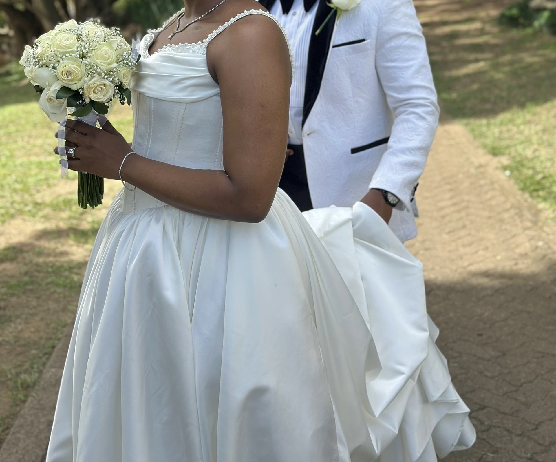 Classy, Elegant wedding dress (Old Money)