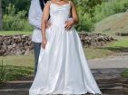 Classy, Elegant wedding dress (Old Money)